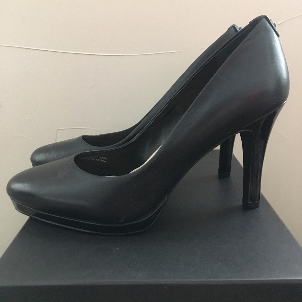 Tahari - Black - Size 9